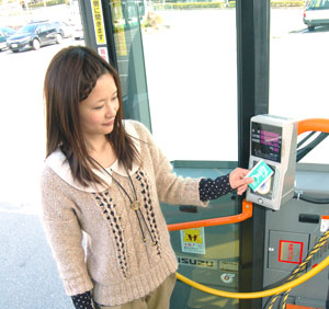 乗車用読取機にタッチ